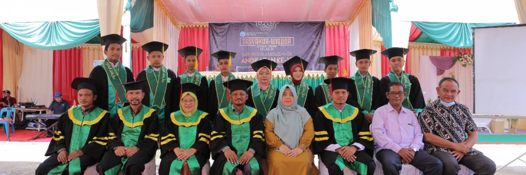 Acara Wisuda Siswa Siswi SMP 2 Negeri Mesjid Raya Yang dihadiri Oleh KADIS Aceh Besar